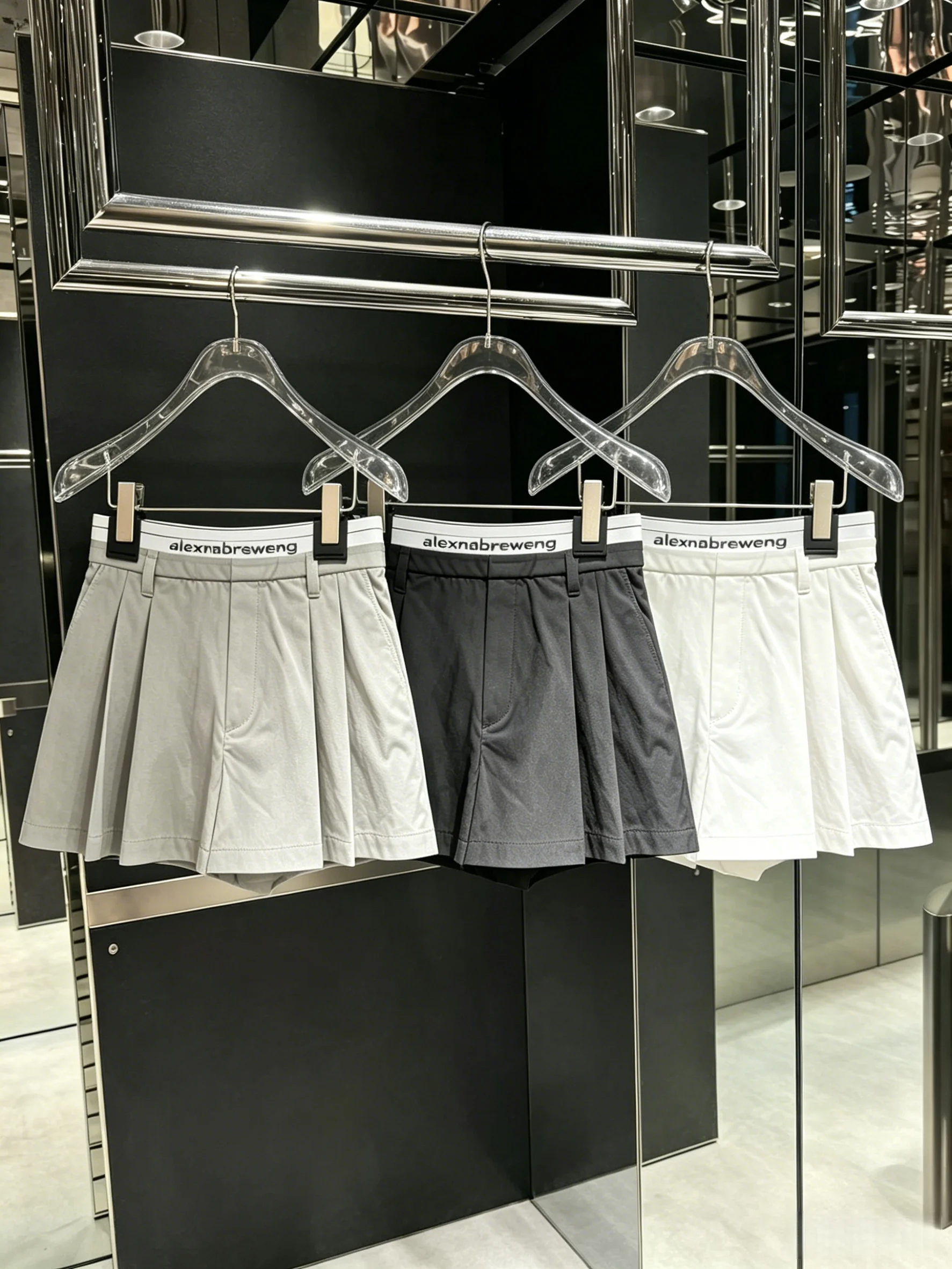 

Summer New Women's Casual Wide Leg Pants High Waist Zipper Pocket Pleated Short Shorts Elastic Waist Side Zipper Casual Pants