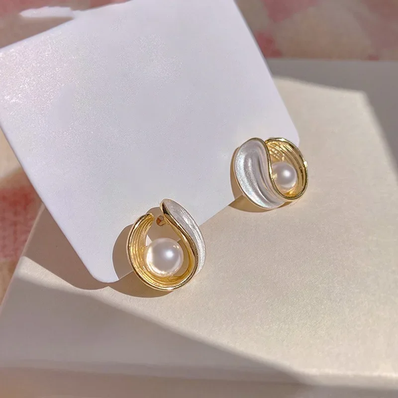 White Enamel shell Imitation Pearl Stud Earring for Women Simple Cute Geometry Rhombus Jewelry Brincos Friend Gift
