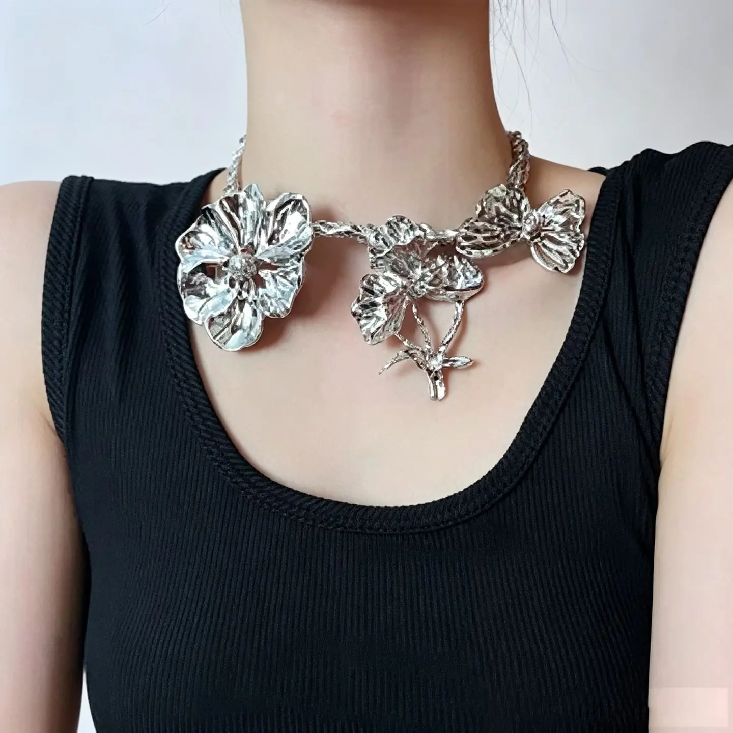Poplar forest metal three-dimensional vine immortal flower pendant collar necklace niche design Internet celebrity choker neckla