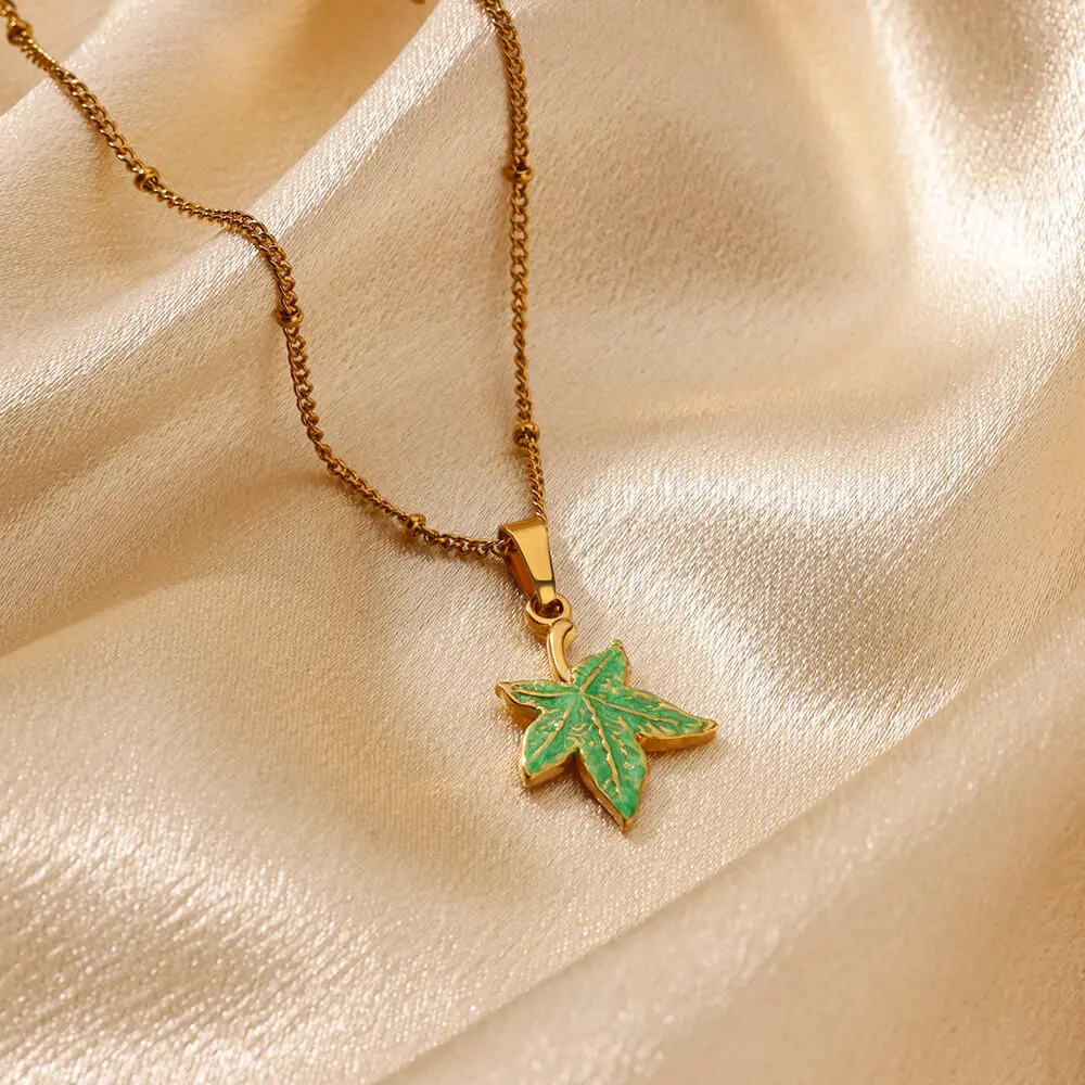 New in Green Star Maple Leaf Necklace for Women Stainless Steel Necklaces Wedding Golden Charm Jewelry Prom Accessories Gifts