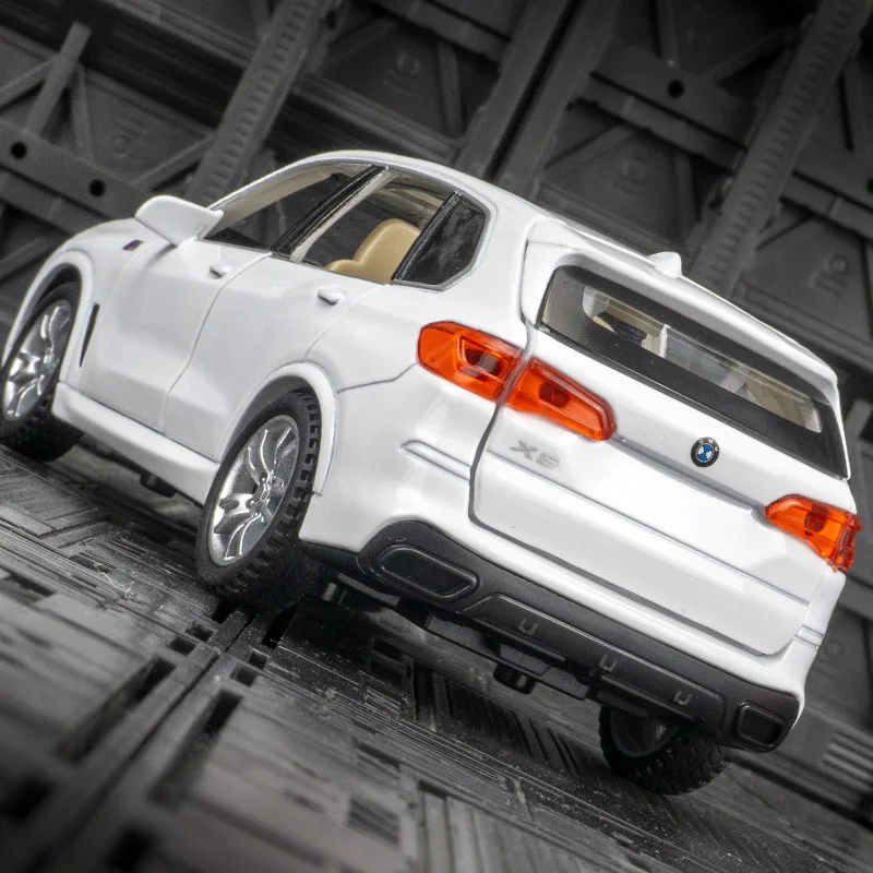 1:32 BMW X5 City SUV Off road Car Alloy Model Car Ornament Collection Door and Engine Cover Trunk Can Open Children's Toys