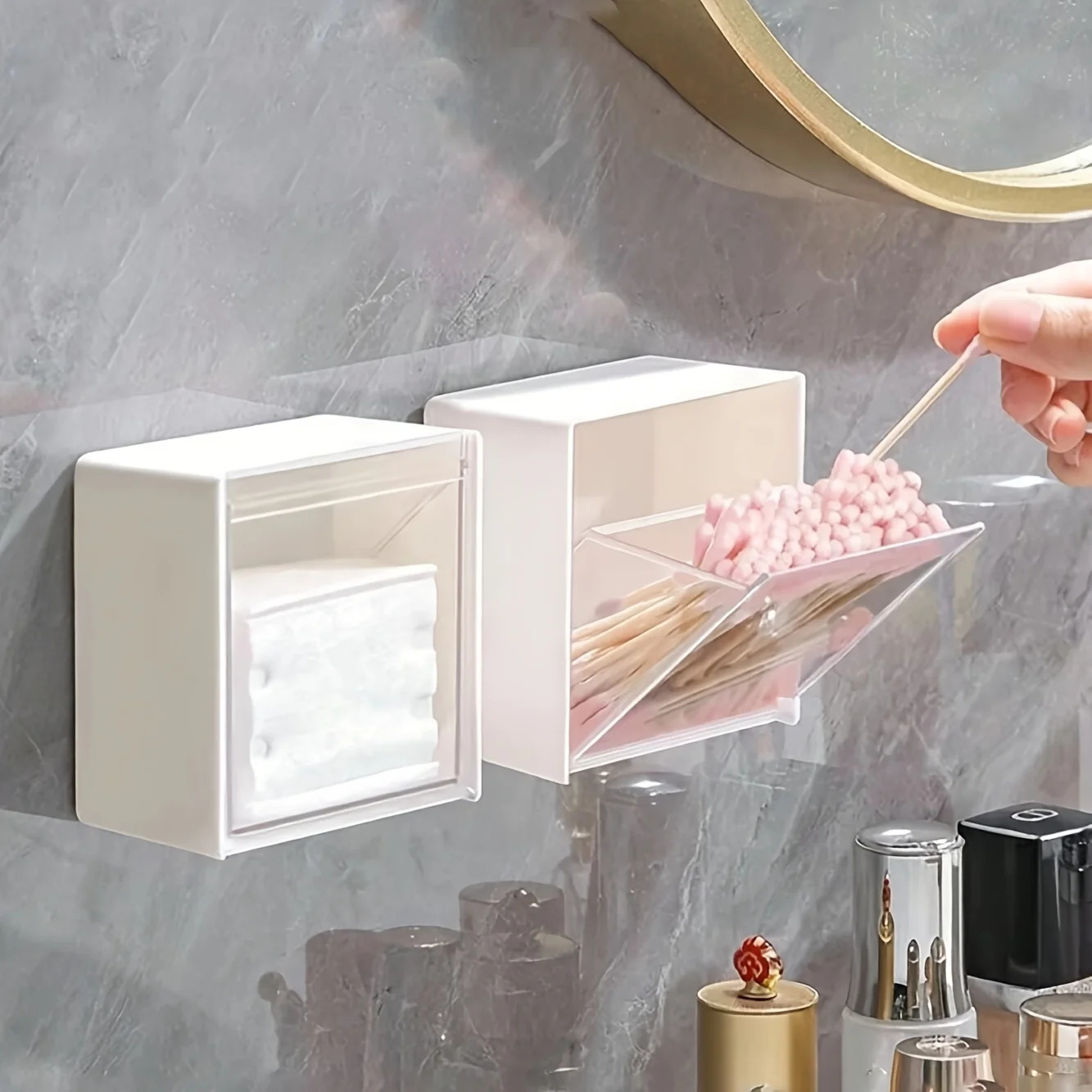 Organisateur de maquillage mural en plastique, design compact avec couvercle rabattable pour les tampons de coton, les bâtonnets de coton, les élastiques à cheveux, le rangement des rouges à lèvres, imperméable