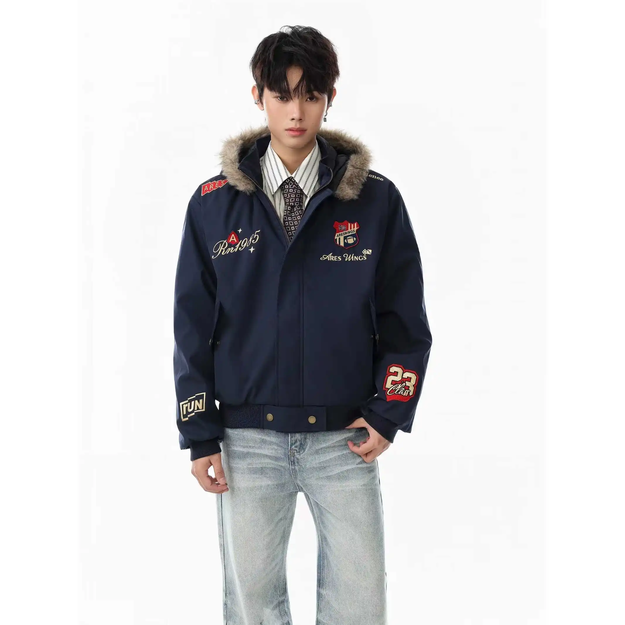 

Мужская ветрозащитная теплая зимняя куртка с капюшоном, мехом, вышитыми буквами, молнией и металлическими кнопками