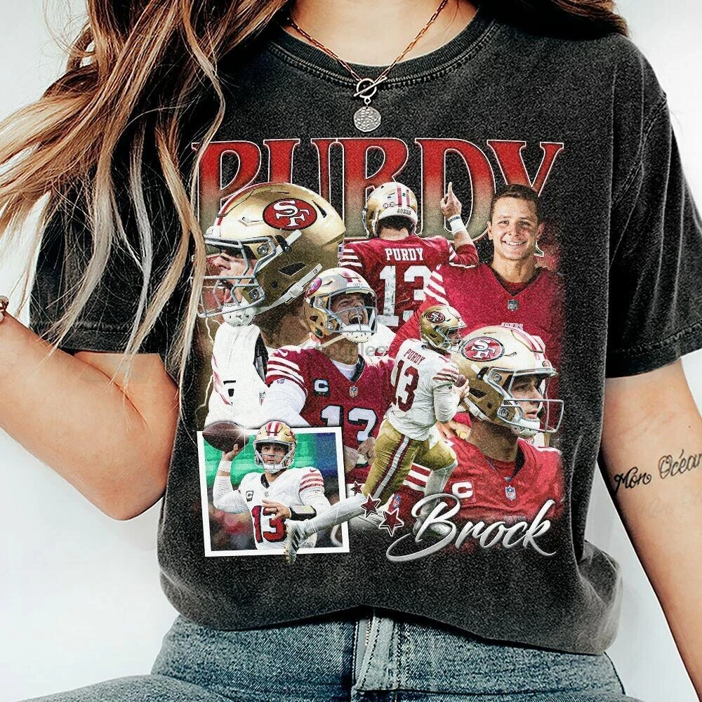 تي شيرت Brock Purdy لكرة القدم برسومات أمريكية عتيقة لكرة القدم في التسعينيات مستوحى من هدية للجنسين