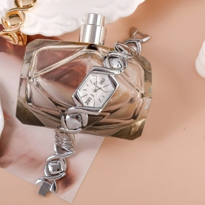 الحد الأدنى المرأة ساعة كوارتز الأرقام الرومانية سبائك الزنك حزام (استيك) ساعة تصميم الأزياء الفاخرة تنوعا نموذج الساعات النسائية الأنيقة