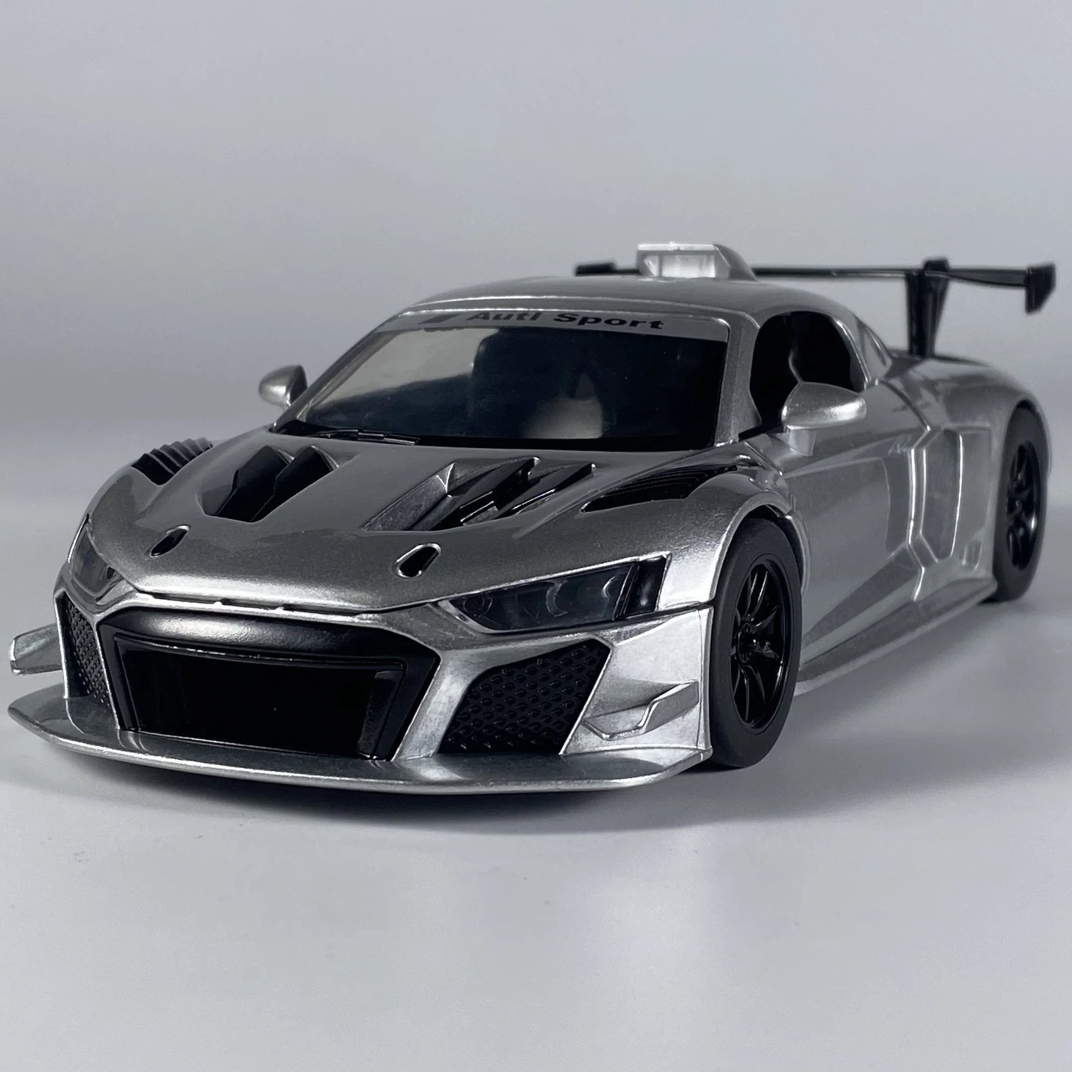 1:24 R8 LMS GT2 سيارة رياضية فائقة سبيكة معدنية دييكاست نموذج سيارة هدية عيد ميلاد سيارات لعبة التراجع هواية عرض المقتنيات الأولاد