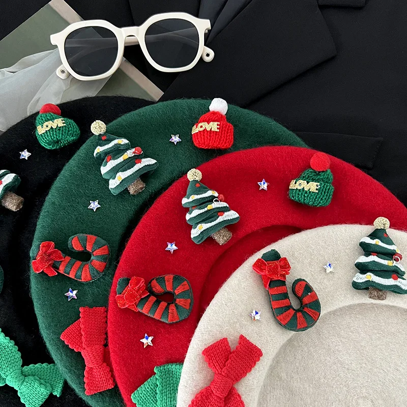 2025 New Christmas Theme Wool Berets for Women Vintage Red Green Christmas Tree Bow Patch Decoration Autumn Cap Party Dress Up