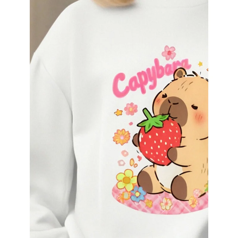 2025 سترة كابيبارا اللطيفة للفتيات تحمل طباعة الفراولة ورقبة دائرية #5