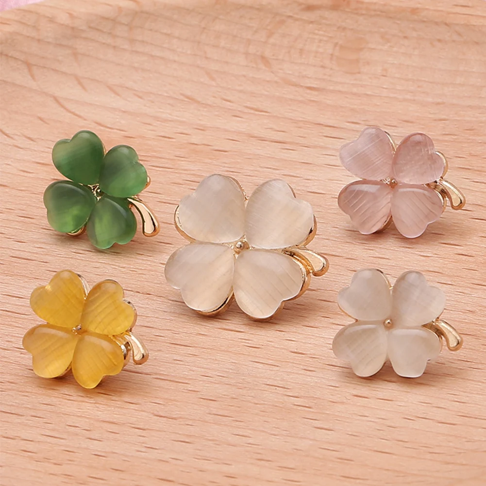 New Plant Enamel Pin Four Leaf Clover Lapel Pin Shamrock Brooch Anti Stray Light Girls Dress Accessories Artist Jewelry