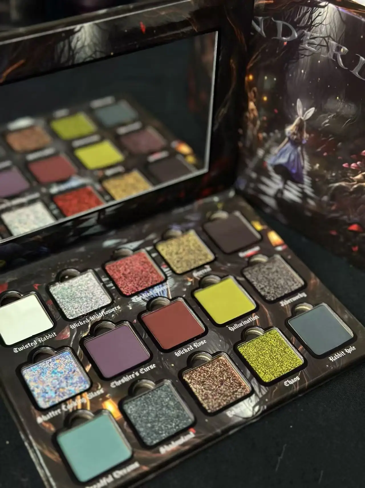 15色アイシャドウパレット ゴシックスタイル スモーキーコスメティック パープルカメレオン シマーグリッター 多機能アイシャドウパレット