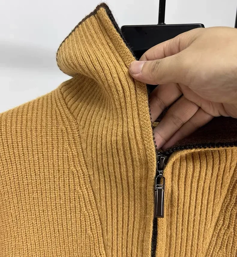 High-End-Marken-Trend-Männer-Pullover mit halbem Reißverschluss 2024, Herbst und Winter, neue lässige Mode, verdickter einfarbiger Strickpullover mit Stehkragen – Detail 9