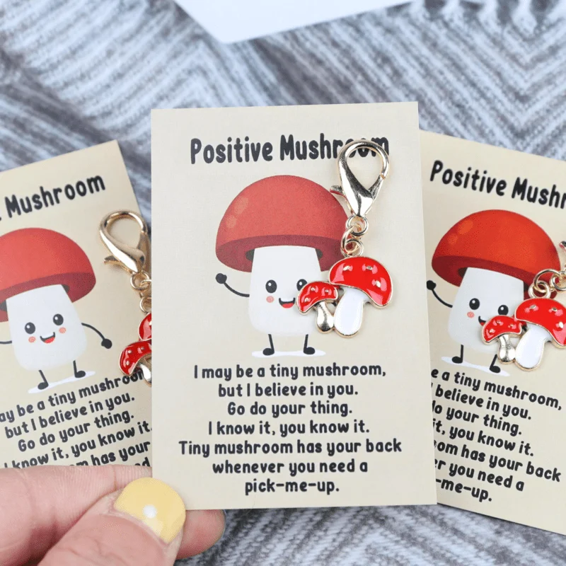 Миниатюрный-милый-красный-кулон-грибок-для-сумки-с-вдохновляющей-надписью-positive-mushroom-—-счастливый-подарок-для-семьи-и-друзей