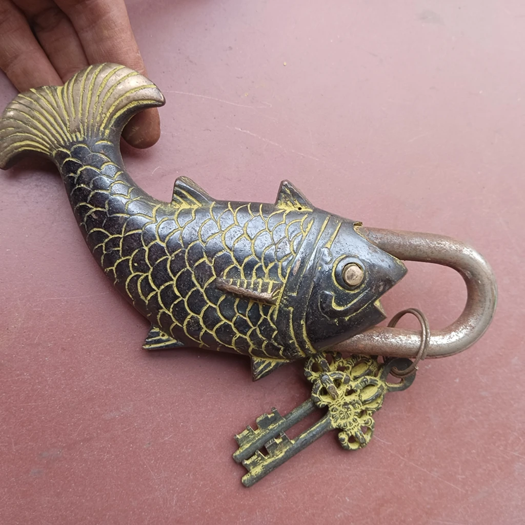 

Vintage Lock Home Furnishing Garden Guard Bronze With 2 Key Lucky Carp Shape Very Rare