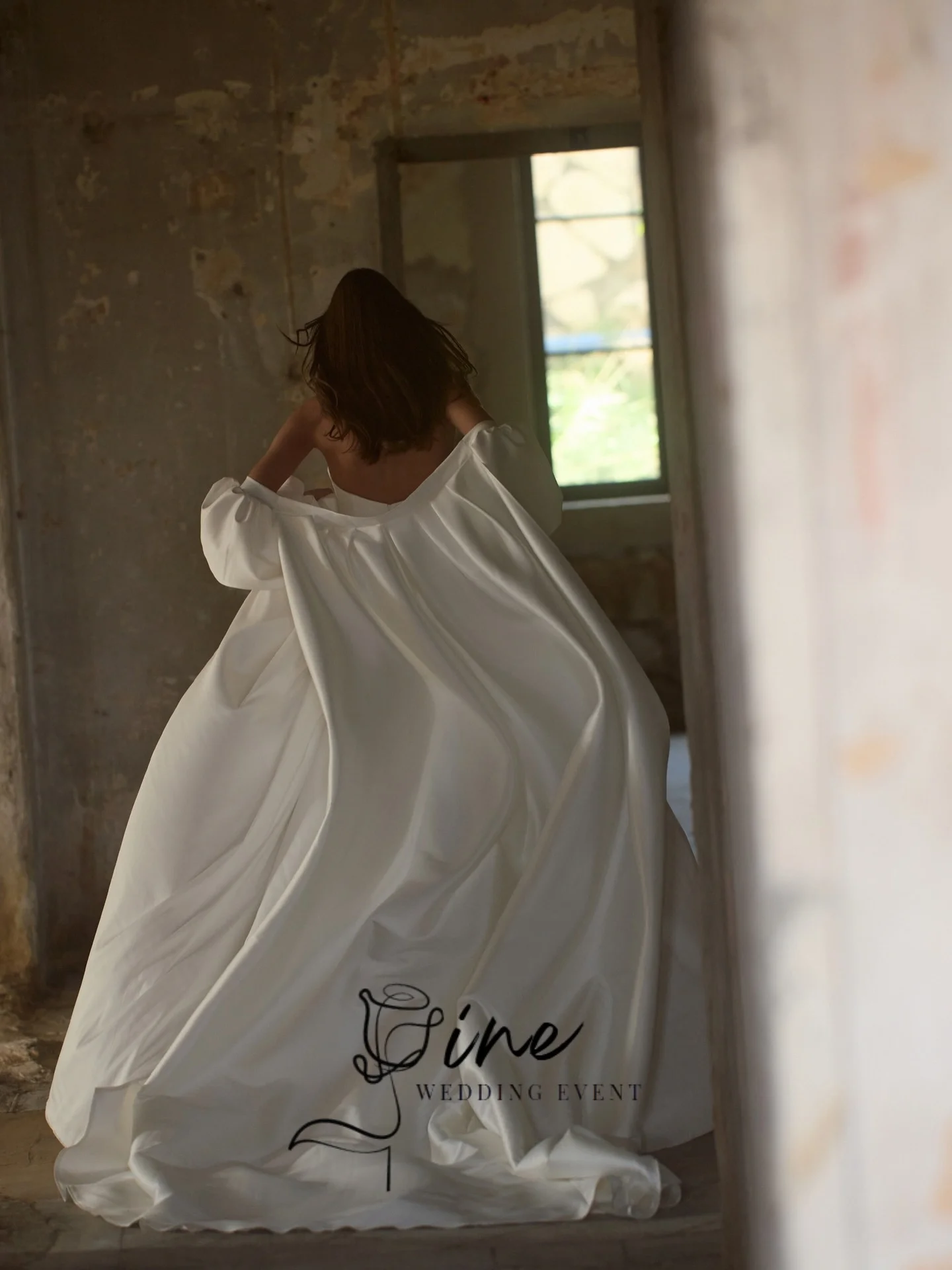 Oine Simple Stain Strapless Wedding Dress A-line Pleat Princess Bride Gown Detachable Long Shawl vestidos de novia Customized