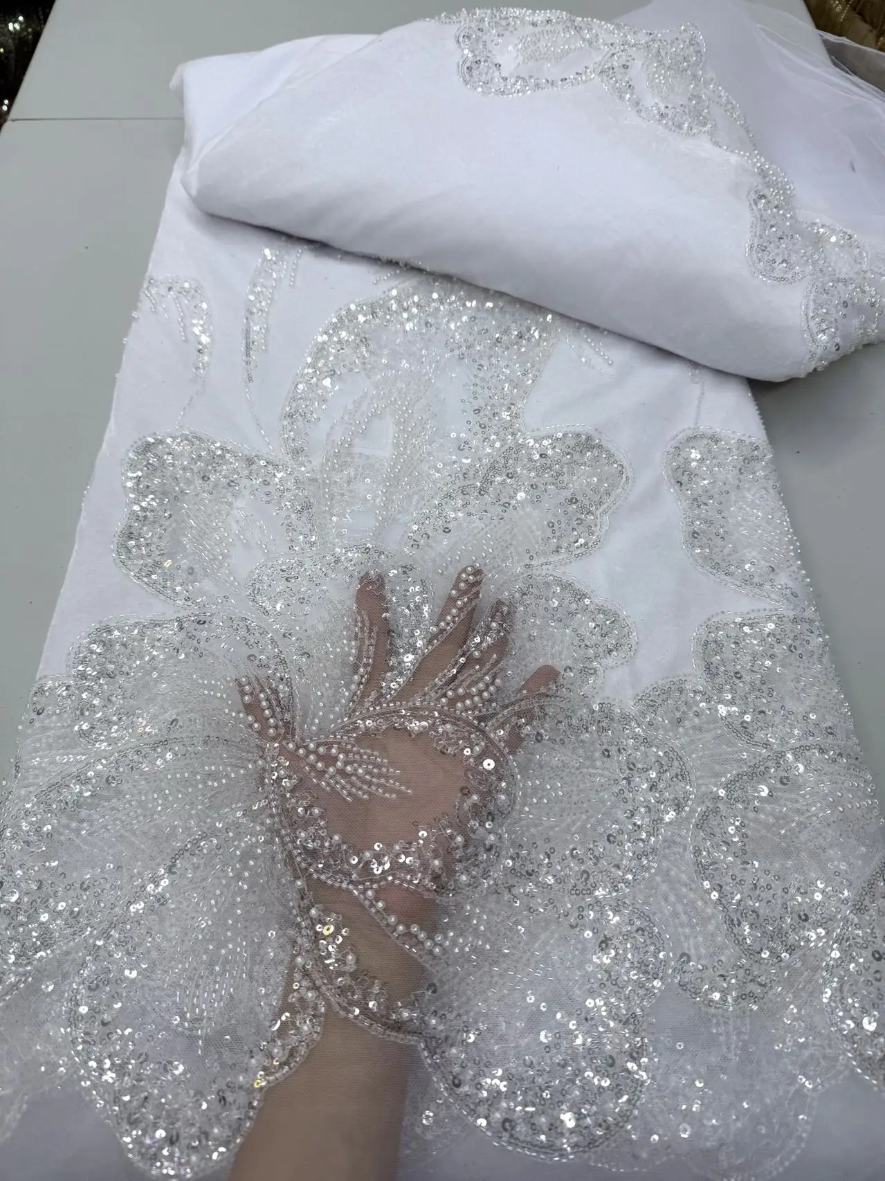 

Изысканная бархатная кружевная ткань 2026: высококачественная сетчатая ткань с пайетками и вышивкой бисером для вечерних платьев и праздничных нарядов