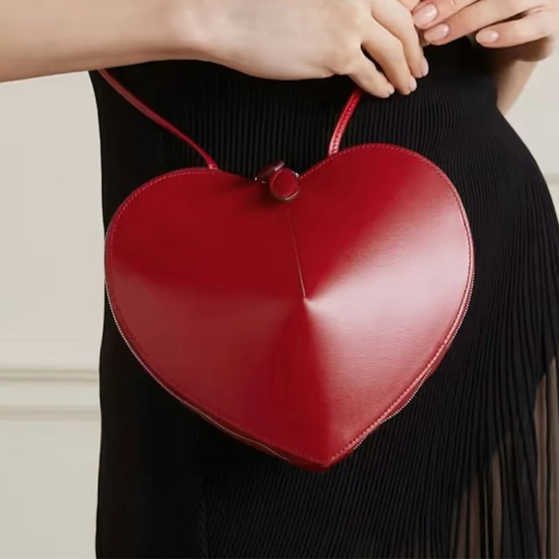 

LOGO red heart-shaped lady's handbag, single-shoulder crossbody bag, leather zipper heart-shaped bag