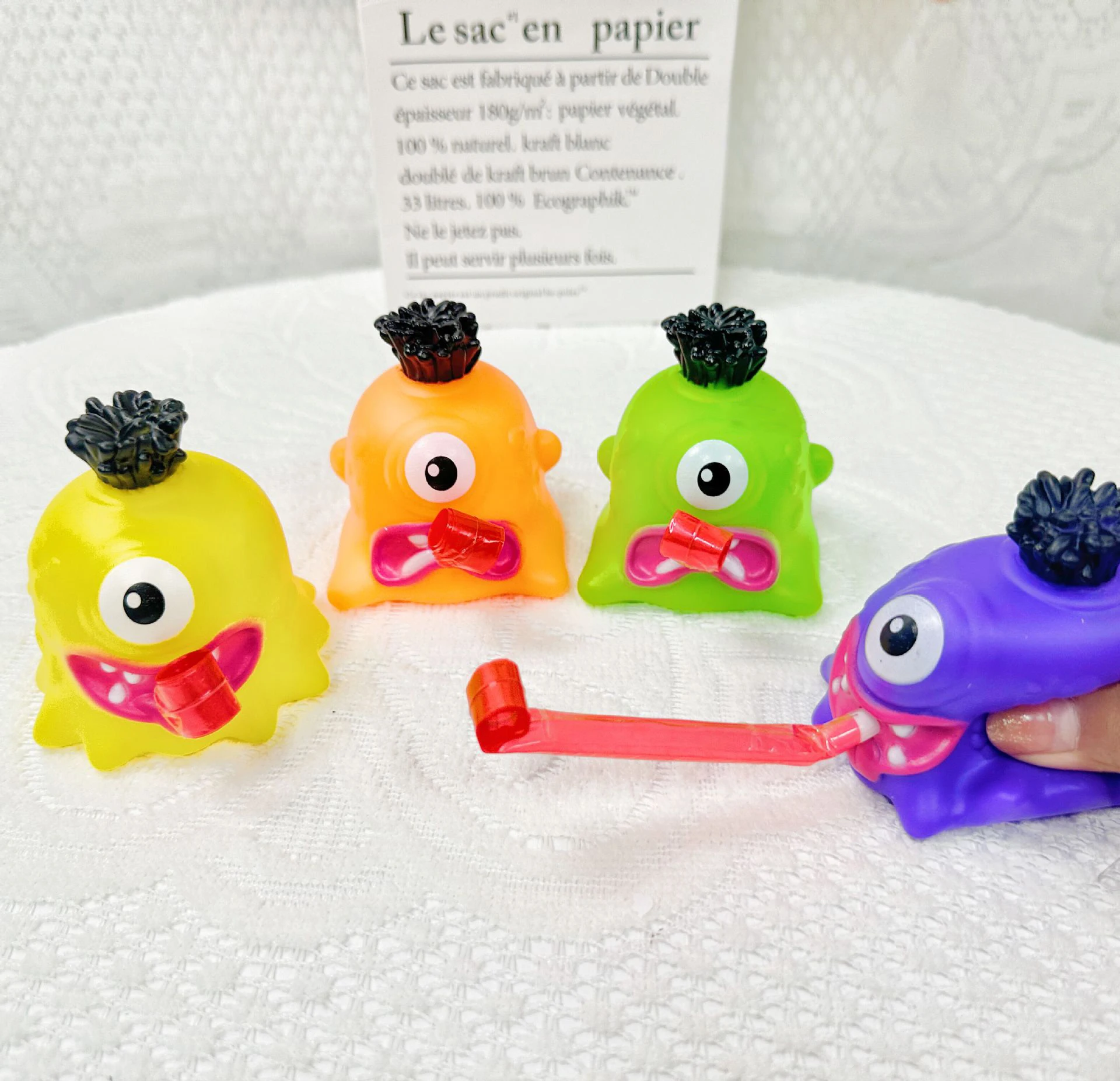 

New Funny Decompression Squeeze Spit Tongue Little Monster Halloween Prank Toys Monster Spit Tongue Pinch Music Fidget Toys