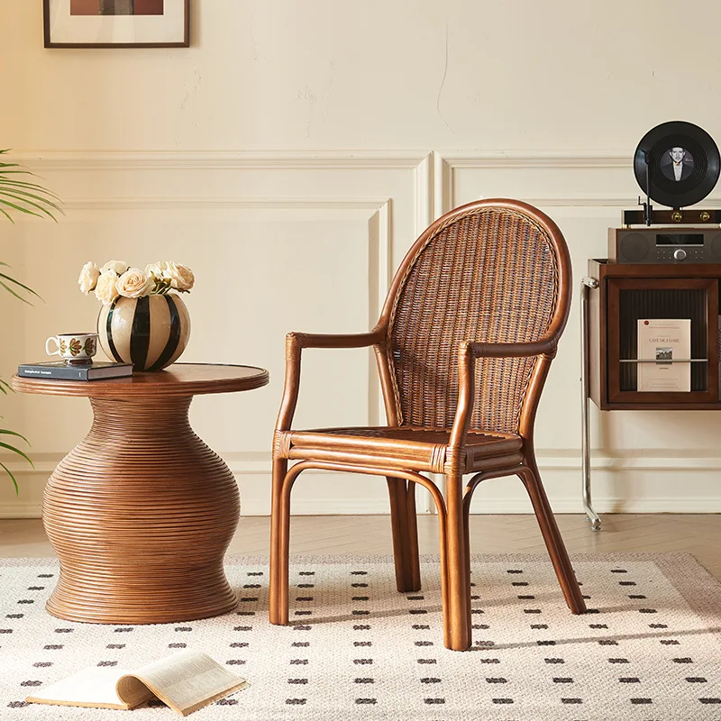 Handgewebter Rattanstuhl im Retro-Stil
