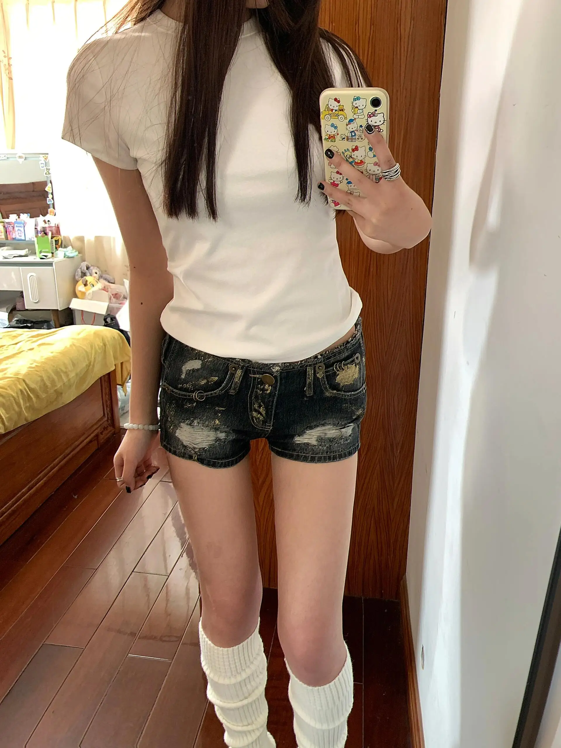 Sweet Cool Spicy American Style Faded Hole Denim Shorts Women Low Waist Retro Design Slimming Super Short Hot Pants