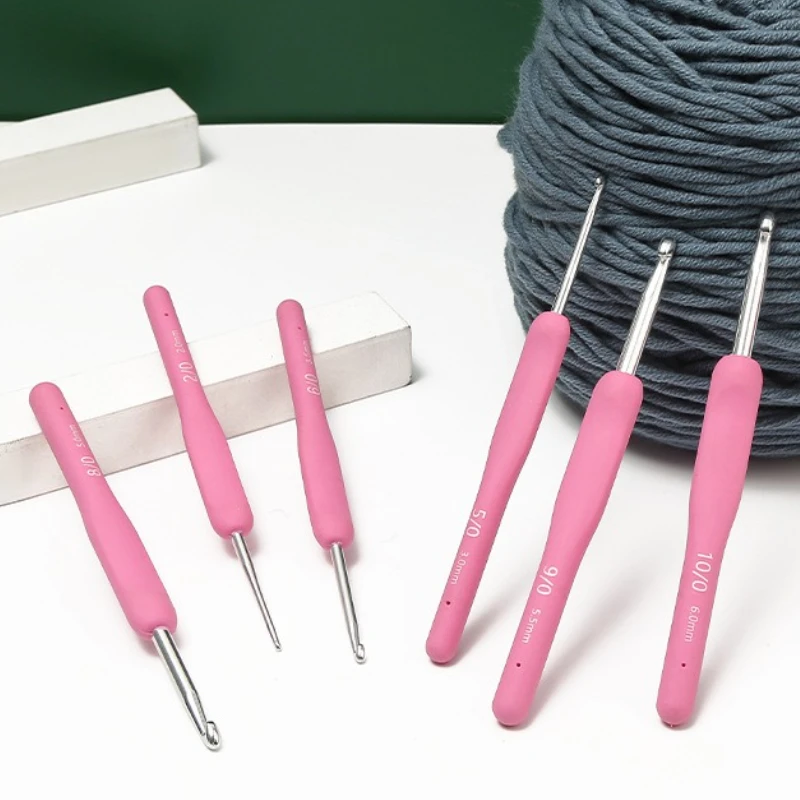 

1pcs 2.0mm-6.0mm Pink TPR Aluminum Crochet Hook Set Knitting Needles Soft Handle Sweater Scarf Sewing Needles Knitting Tools