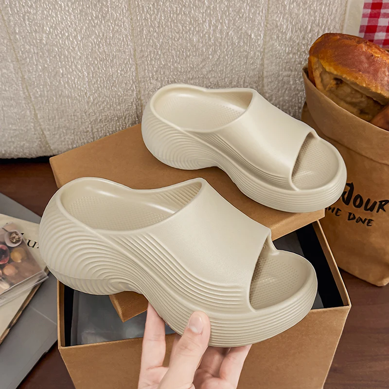 

Мягкие пляжные шлепанцы из ЭВА с толстой подошвой для увеличения роста, женские комфортные сандалии на платформе, весна-лето 2026, женские уличные шлепанцы