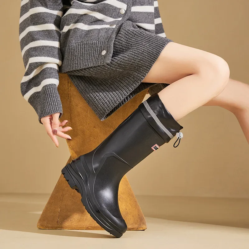 New Women Fashion Mid-calf Slip-on Rain Boots Female Outdoor Kitchen Rainboots Waterproof Woman Water Shoes Wellies Boots