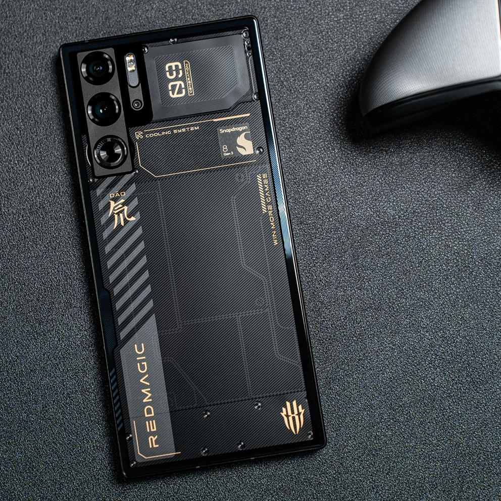 هاتف ألعاب Nubia Red Magic 9pro مستعمل. يحتوي حافظة الهواتف الذكية على غطاء خلفي أسود/أبيض/شفاف.