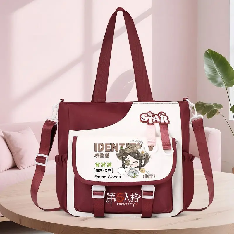 لعبة الهوية V أنيمي كوس العتيقة إيما وودز لوكا بالسا الخ. 33x30x12 سنتيمتر للجنسين 2025 حقيبة يد الحرم الجامعي تحجب الألوان
