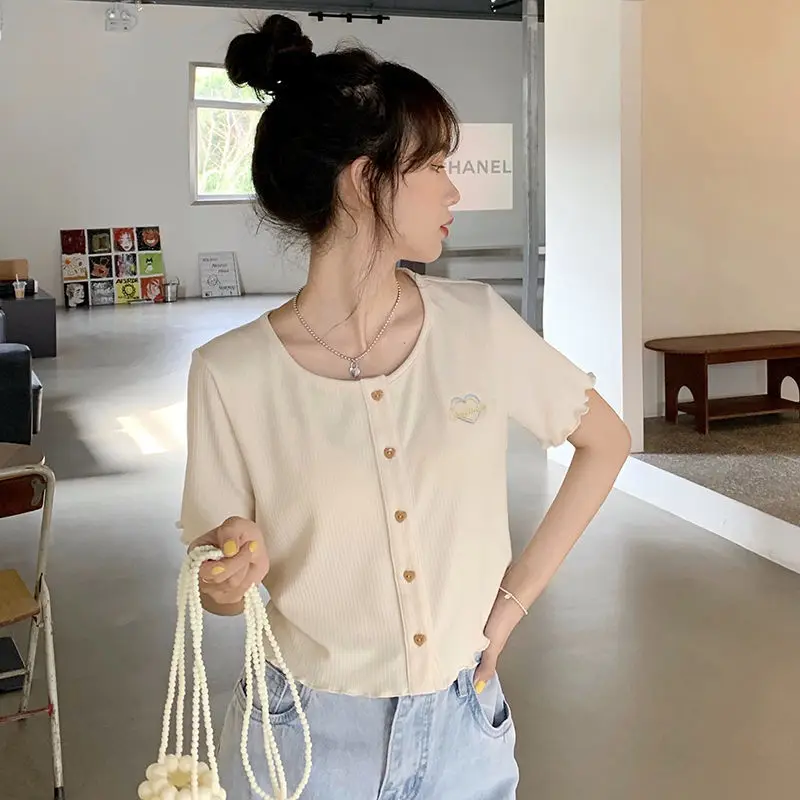 Damskie letnie koreańskie szczupłe modne haftowane O-neck z krótkim rękawem koszulka na wszystkie mecze ubrania damskie Casual wygląd cienkie modne