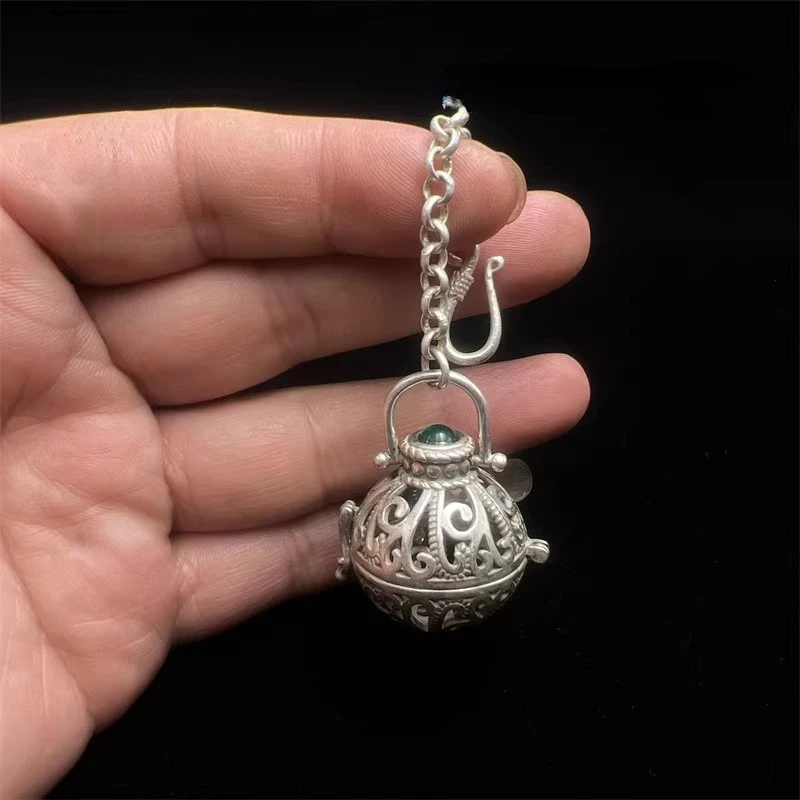 

Exquisite Antique Tibetan Silver Aromatherapy Ball Hollow Mini Home Incense Ball Backflow Incense Burner Sachet Ball Pendant