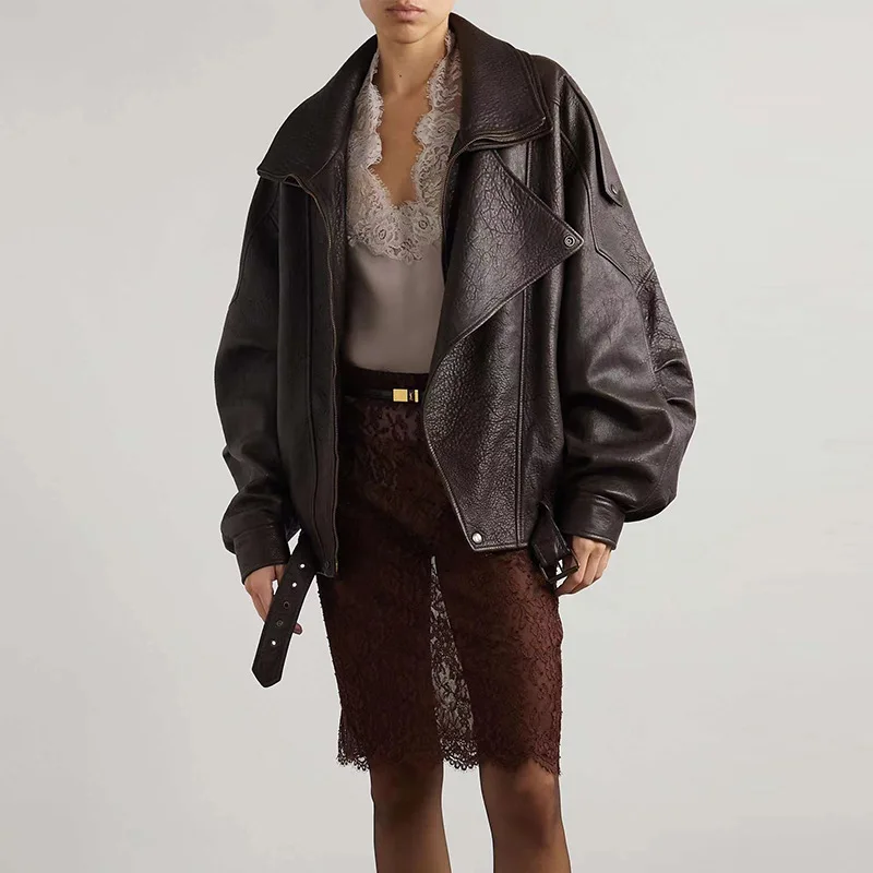 2025 Chaqueta de cuero de otoño e invierno Abrigo suelto con silueta corta y doble cuello para mujer