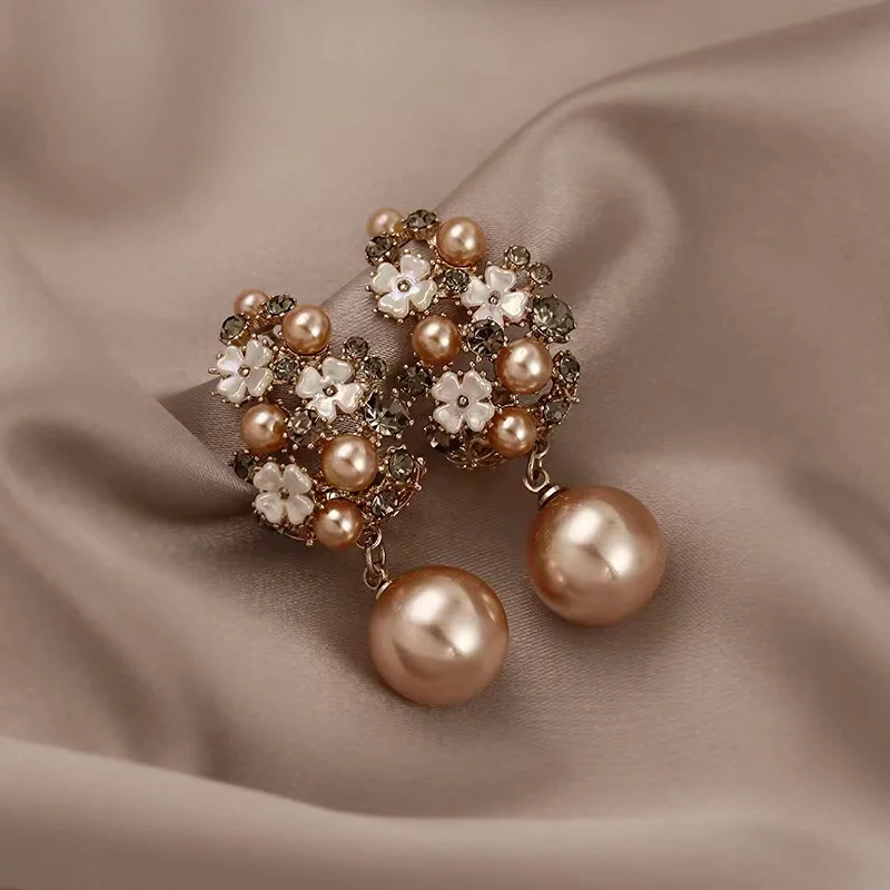 New Arrival Pearl Vintage Geometric Simple Micro Inlaid Hollow Flower Women Dangle Earrings Fashion Sweet Elegant Lady Jewelry