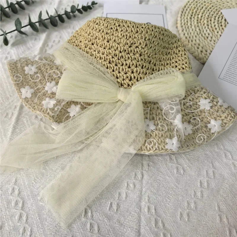 

Women's flower-patterned lace hat woven for outings