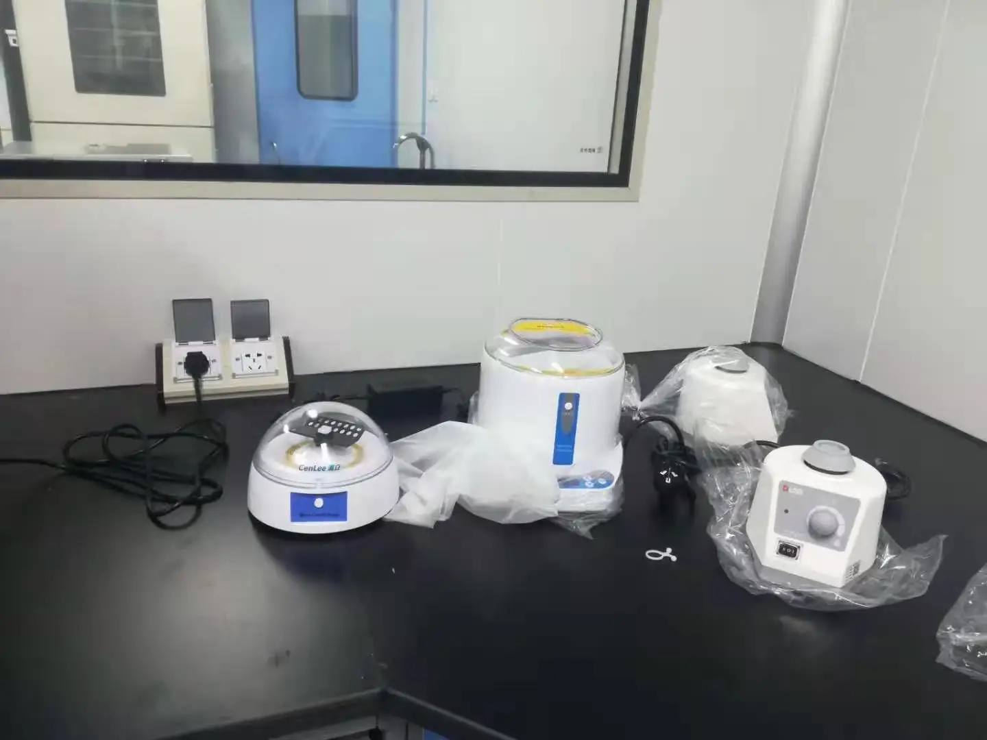 Laboratory Mini Plate Digital Spin Small Centrifuge Machine Price