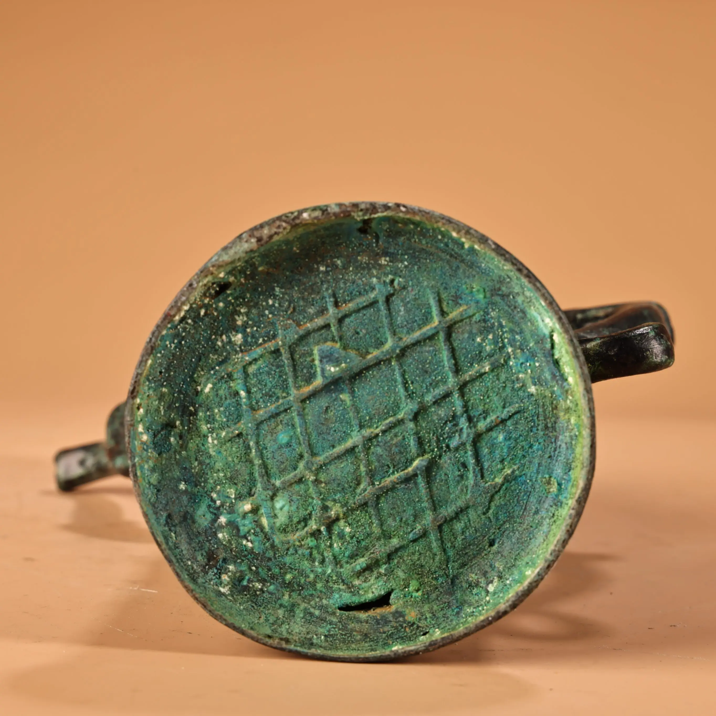 Tibet Folk Old Bronze Ware nscription Engraved pattern Hidden pot Bamboo pot  Dragon handle wine pot Amass wealth Ornaments
