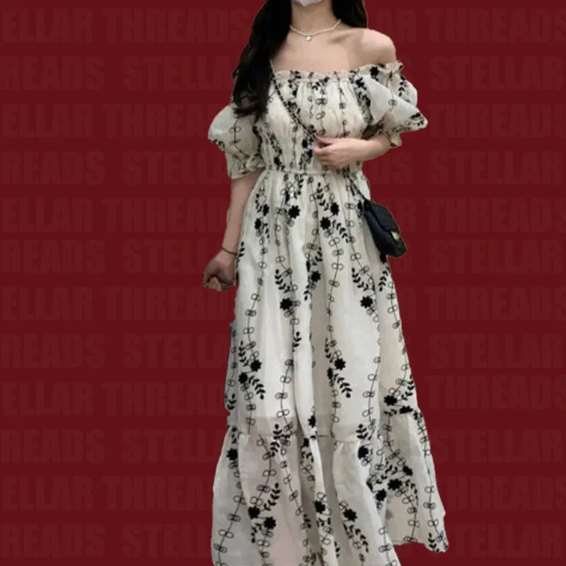 魅力的なオフショルダー パフスリーブ花柄シフォン ドレス: エレガンス、レジャー、楽なスタイルを滲み出します。