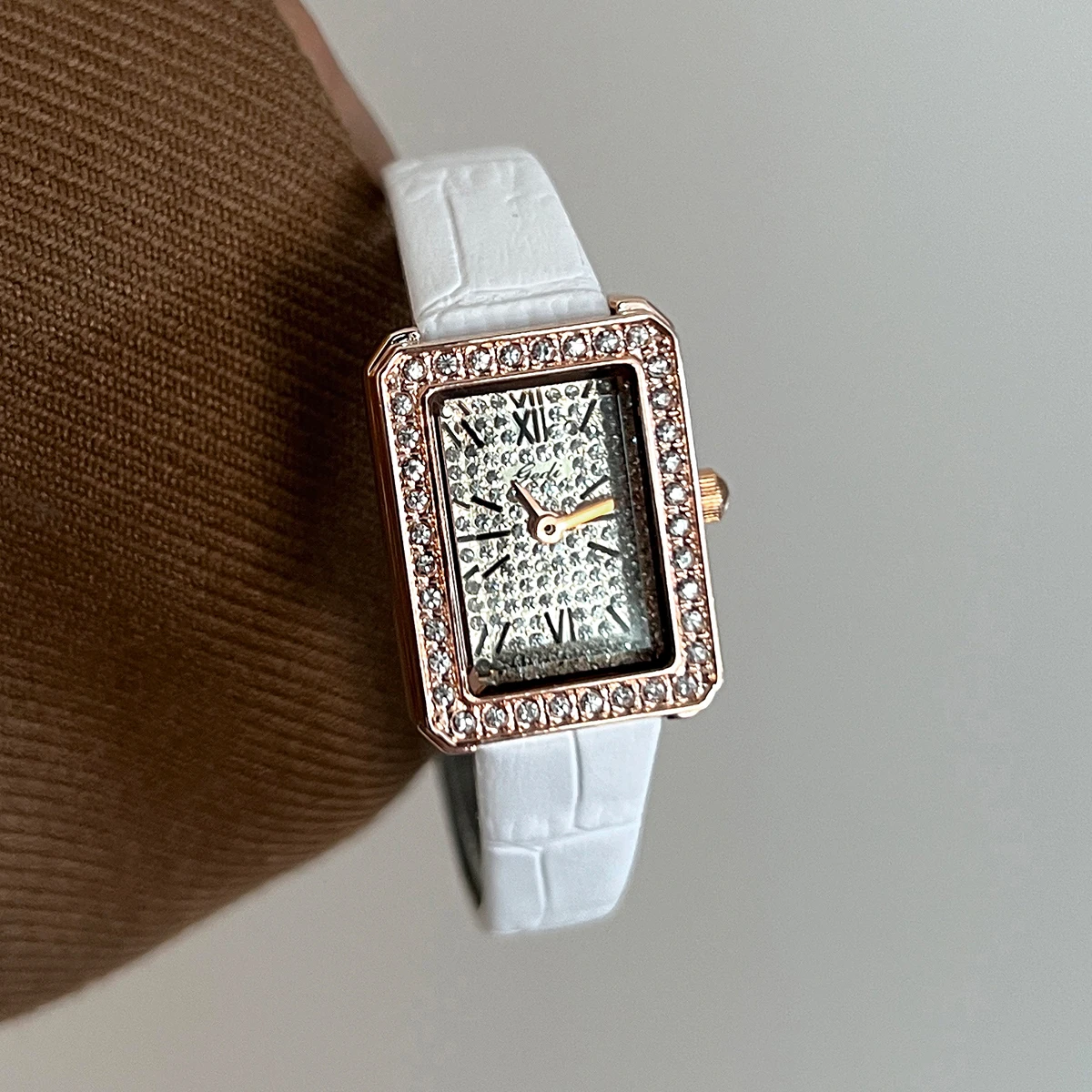 

New Small Square Watch, White Leather Strap, Quartz Wristwatch, A Luxurious And Fashionable Women'S Watch Suitable For Women.