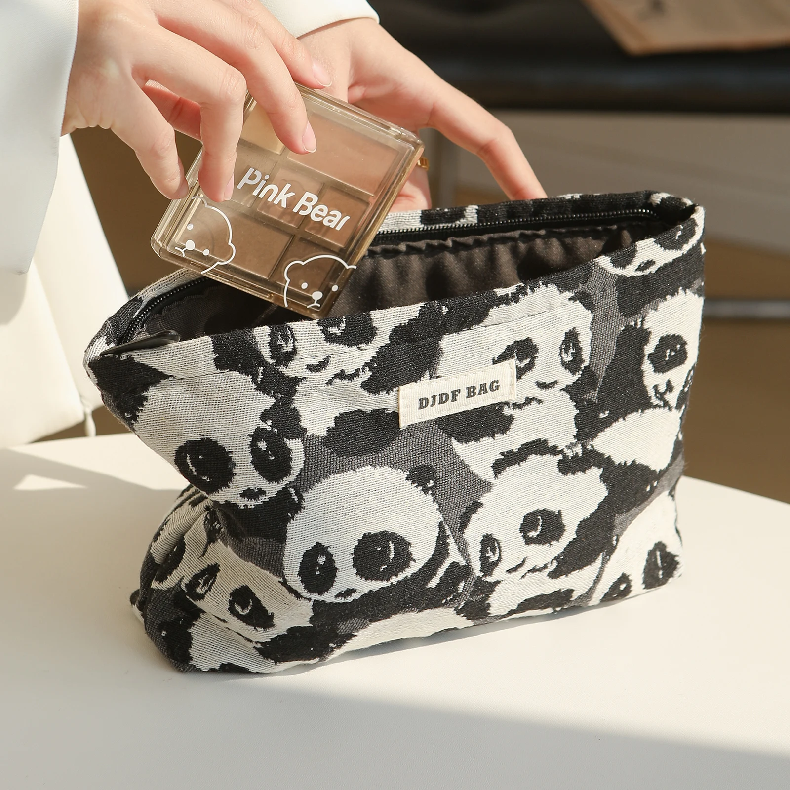 Women\'s Cosmetic Bag Black & White Panda Portable Lipstick Mobile Phone Cosmetic Storage Bag Commuter Clutch Travel Amenity Bag