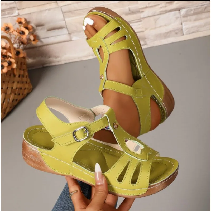 2026 الصيف النساء صندل خشبي خفيفة الوزن الكاحل مشبك منصة صنادل طراز جلاديتور امرأة اللمحة تو عدم الانزلاق صنادل شاطئ 36-43