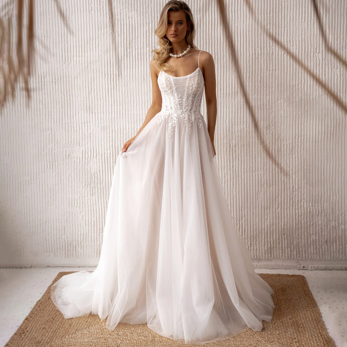 Romantyczne suknie ślubne z tiulu i koronki z trenem, długie suknie balowe dla kobiet, bufiaste suknie ślubne dla panny młodej.