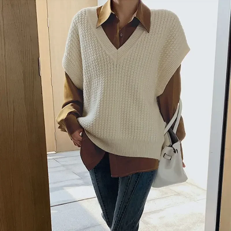 Ladies Sweaters V-neck White Vest Autumn Winter 2024 Knitted Top for Women Designer New Knitwear Korean Luxury Trend Clothes In