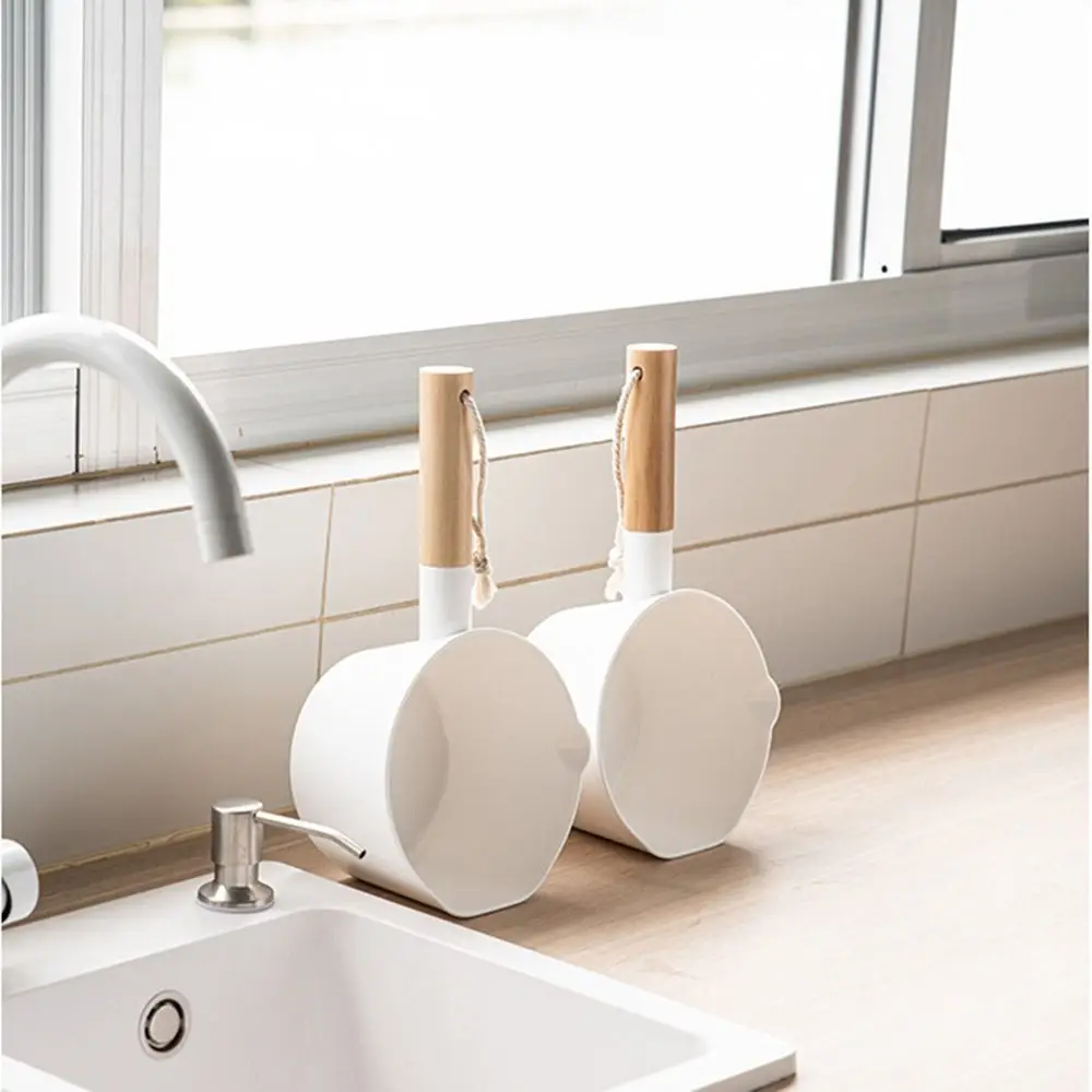 Long Wooden Handle Water Ladle Larger Capacity Hanging Lanyard Water Scoop Durable Thick Plastic Bathing Pitcher Kitchen