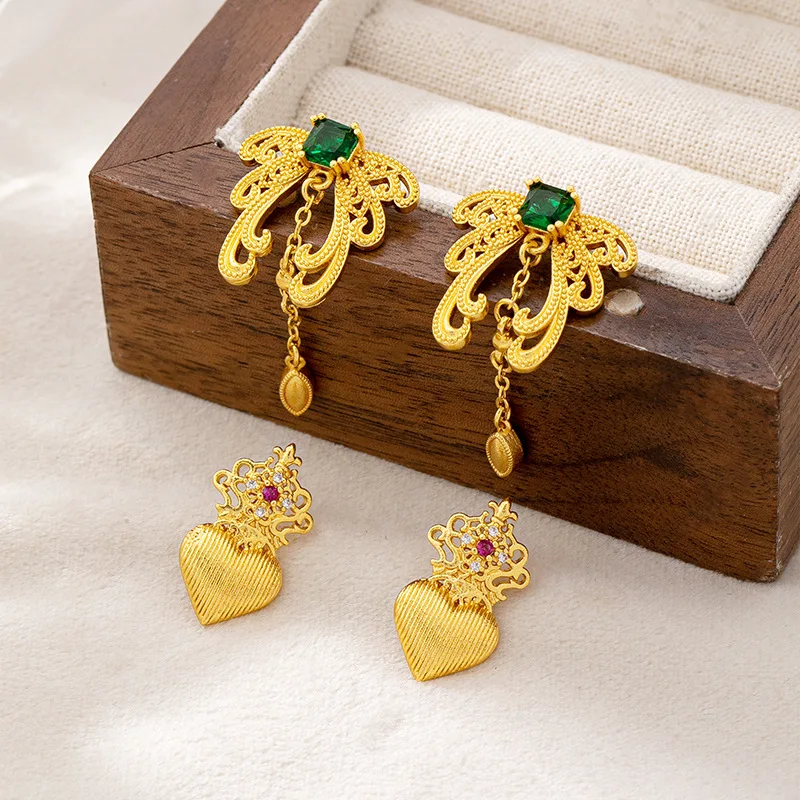 

Zircon-Studded Crown Heart Earrings Women's 24K Gold AU999 - Crown coronation, sparkling heart, ideal for daily commute