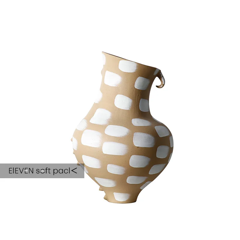 Nordic wabi-**** flower ornament creative model room study bed and breakfast hotel retro high-end sense dried flower vase