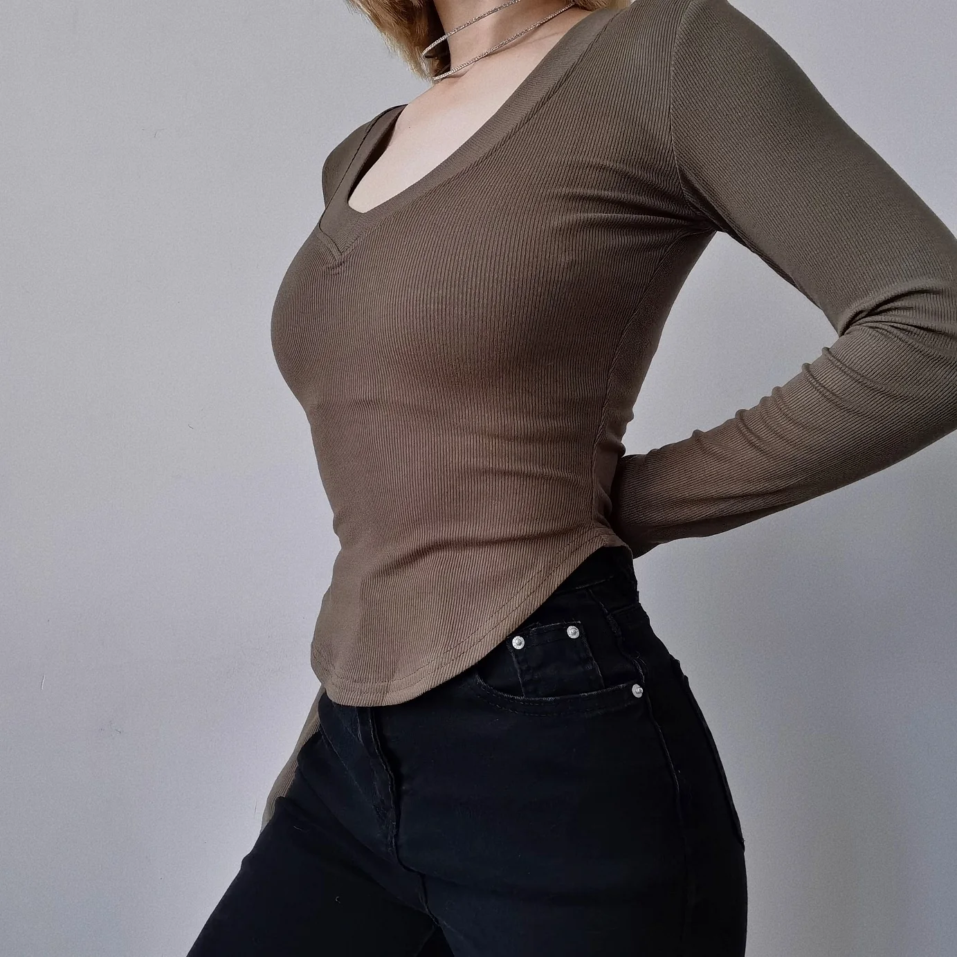 

Comfortable ort Knitted T-irt Women's V-Ne Long Sve Straight oulder Fit Slim Arc Hemline Versatile Base Layer irt