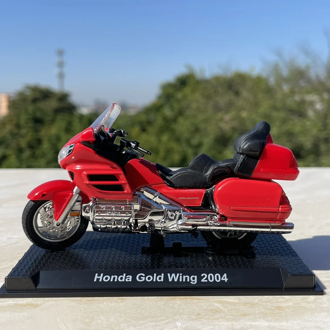 1:24 Scale Diecast Alloy Honda Gold Wing 2004 Toys Motorcycle Model Classics Adult Collectible Souvenir Gifts Static Display