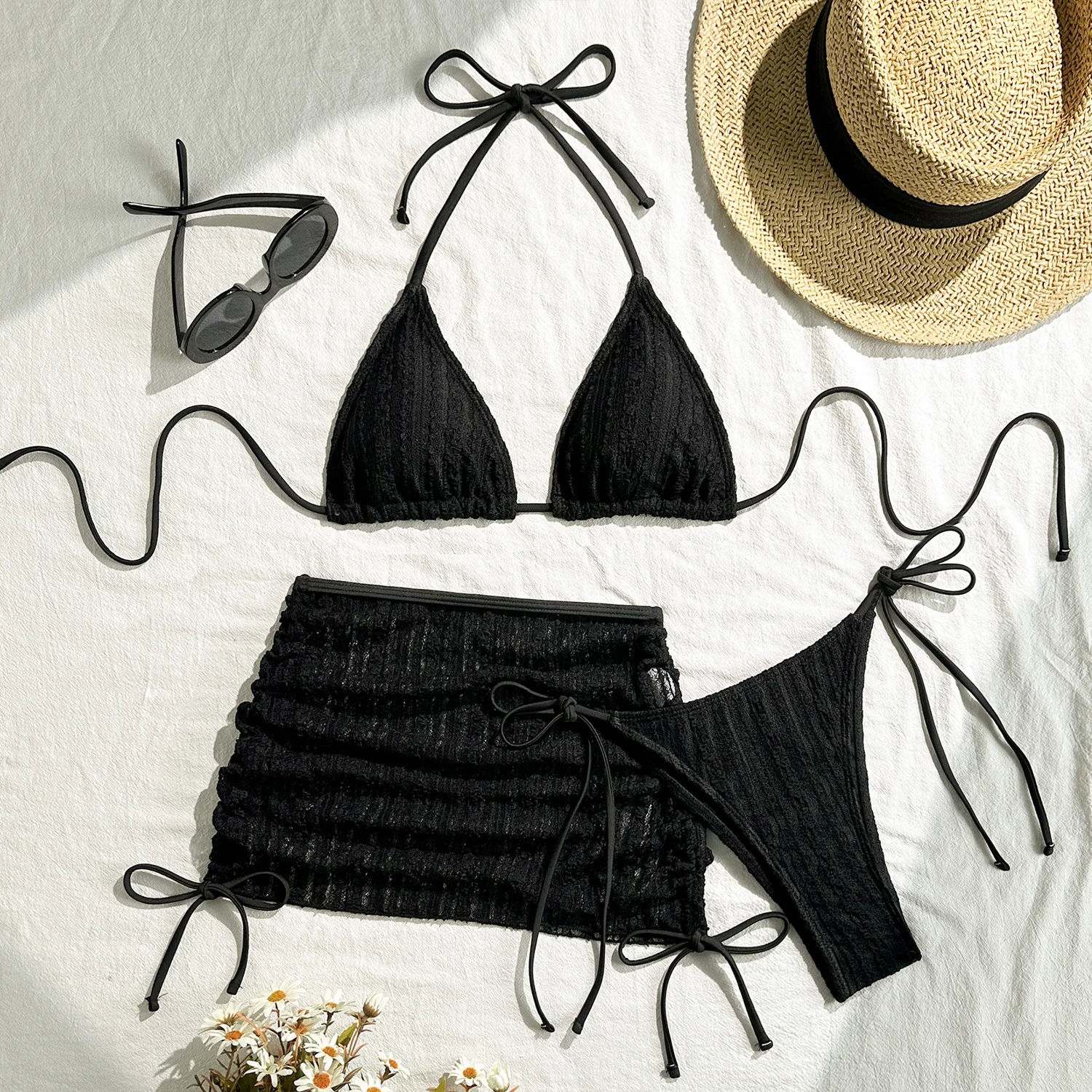 ชุดบิกินี่เซ็กซี่แบบเรียบง่าย 3 ชิ้น พร้อมกระโปรงมินิสั้นผูกเชือกแบบลูกไม้ ชุดว่ายน้ำ ชุดชายหาด บิกินี่ แทงกินี่