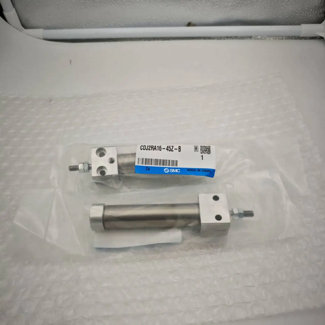الأصلي حقيقية SMC مباشرة شنت اسطوانة CDJ2RA16-10Z-B CDJ2RA16-150Z-B قضيب واحد مزدوج التمثيل اسطوانة