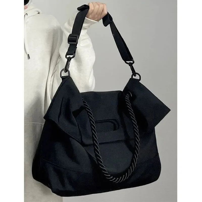 Early Spring Retro Postman Bag Woman New Fashion Fashion with Big Capacity Commuter Crossbody Single Shoulder Underarm Package