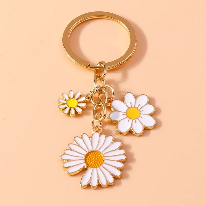 Cute Enamel Daisy Keychain Flower Keyring Pendants for Car Key Holder Women Girls Handbag Accessories Handmade Jewelry Gift